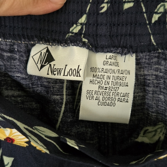 NWT Vintage Floral Navy Skirt Size Large - Picture 7 of 7